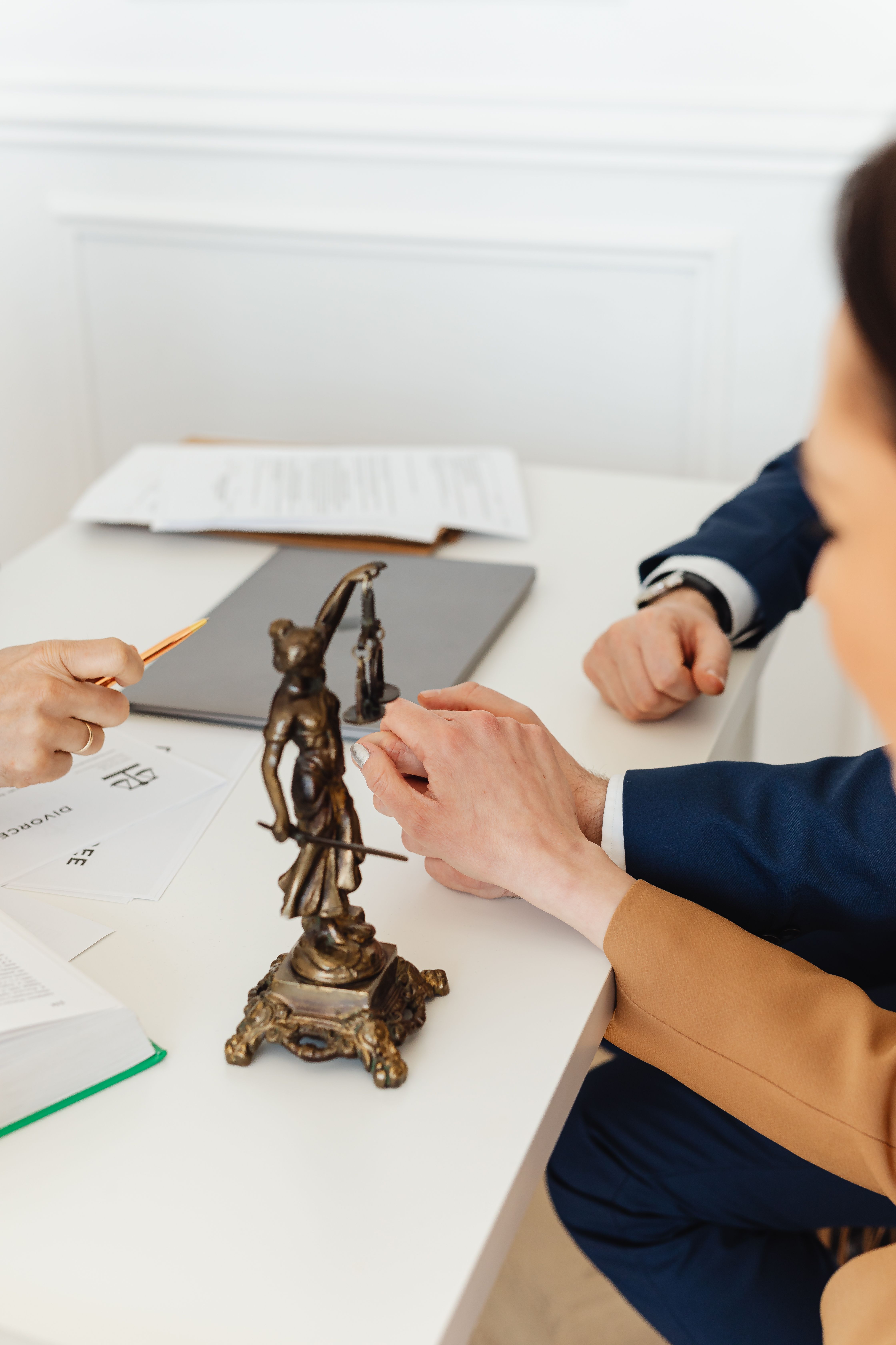 Legal consultation and fee discussion